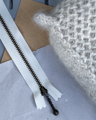 Vetoketju 23 cm PetiteKnit